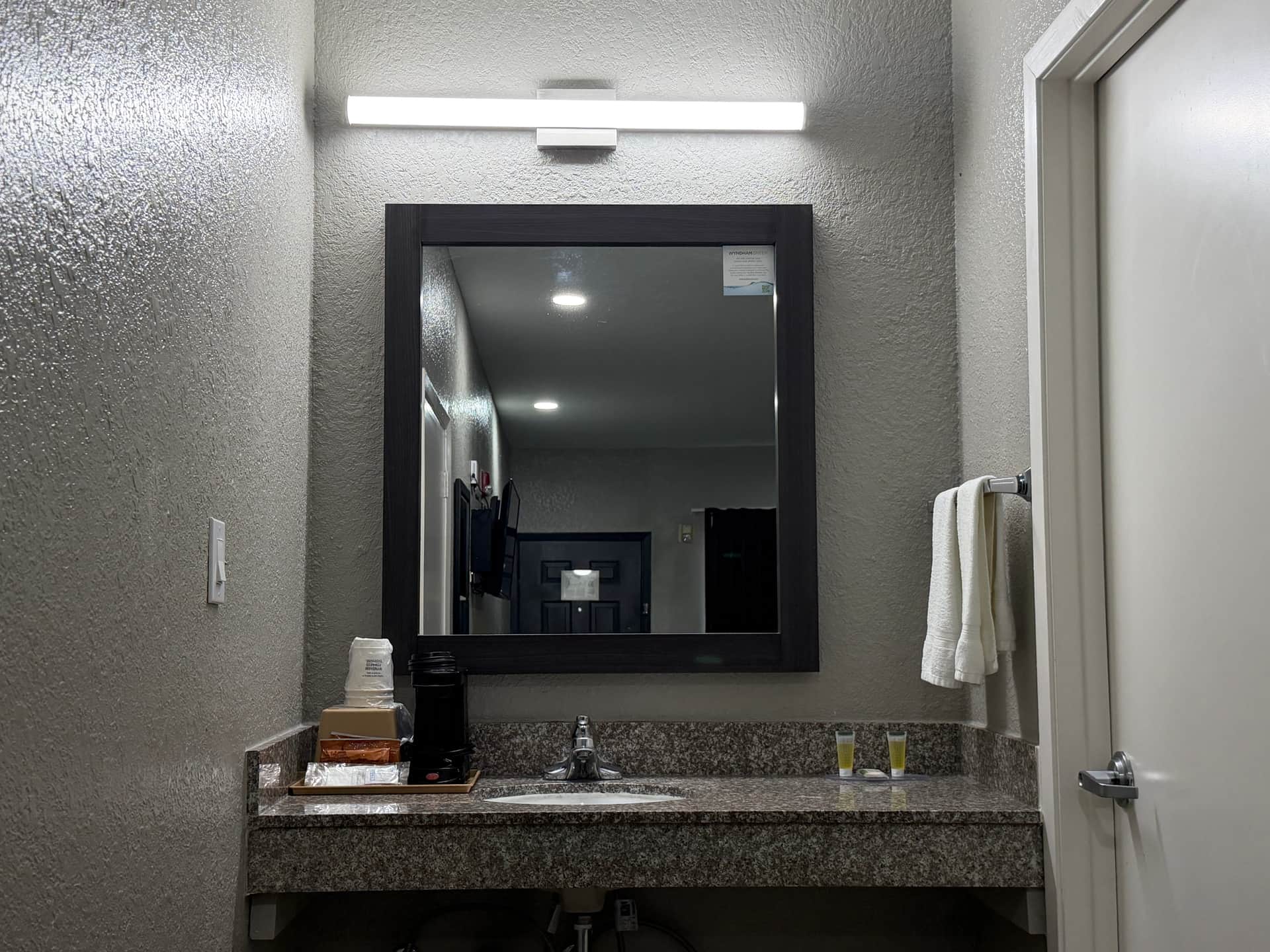 Super 8 by Wyndham Houston/Brookhollow NW