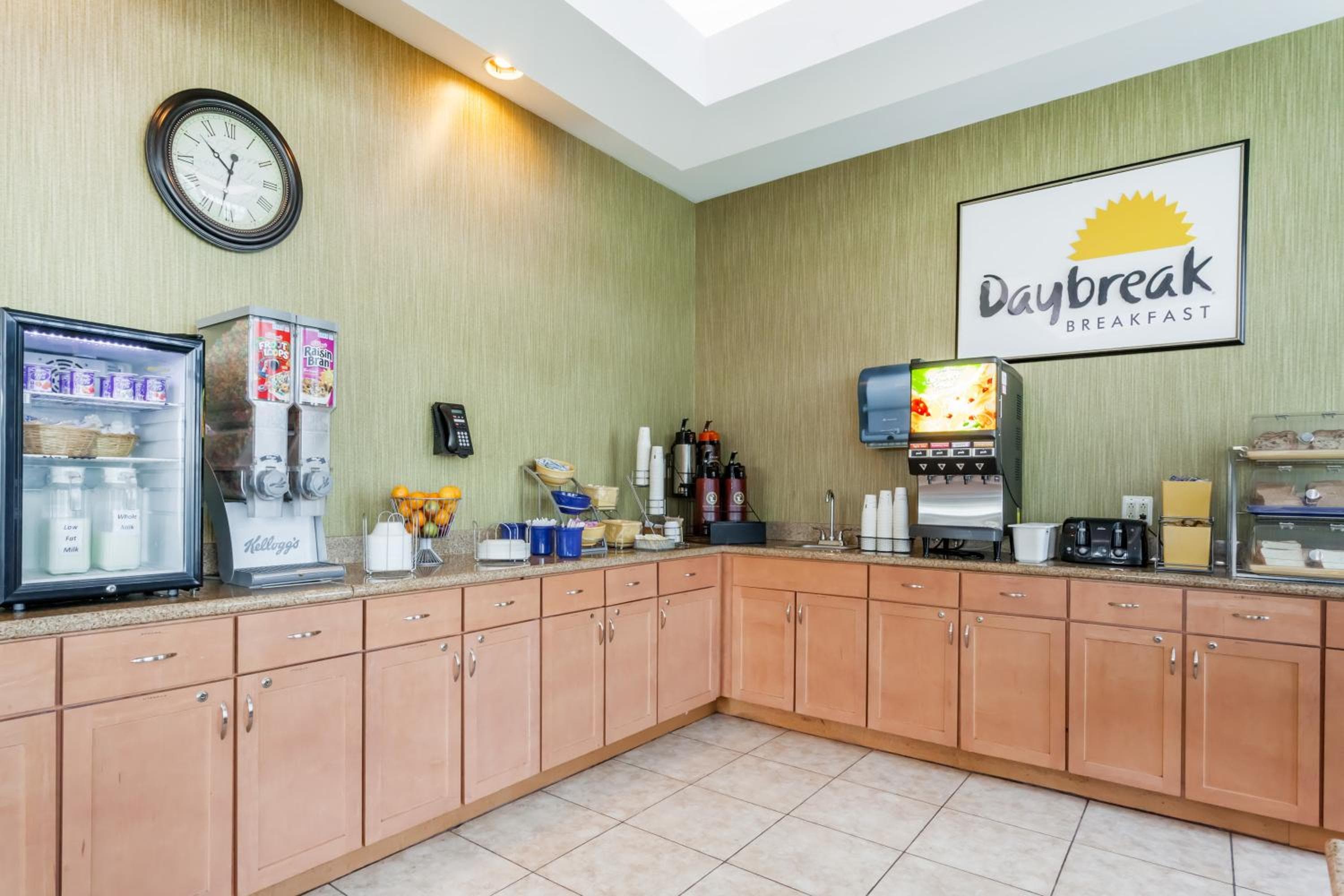 Days Inn by Wyndham Windsor Locks / Bradley Intl Airport