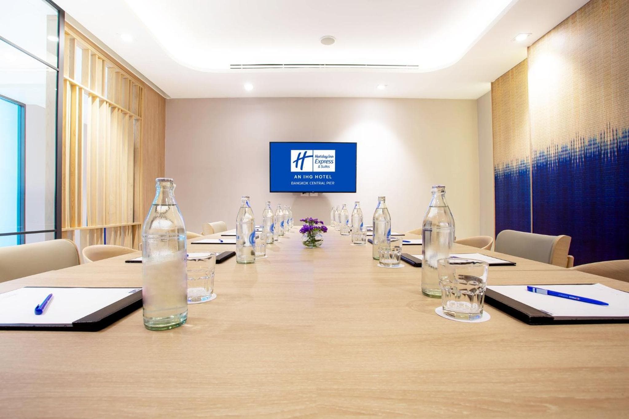 Holiday Inn Express & Suites Bangkok Central Pier by IHG