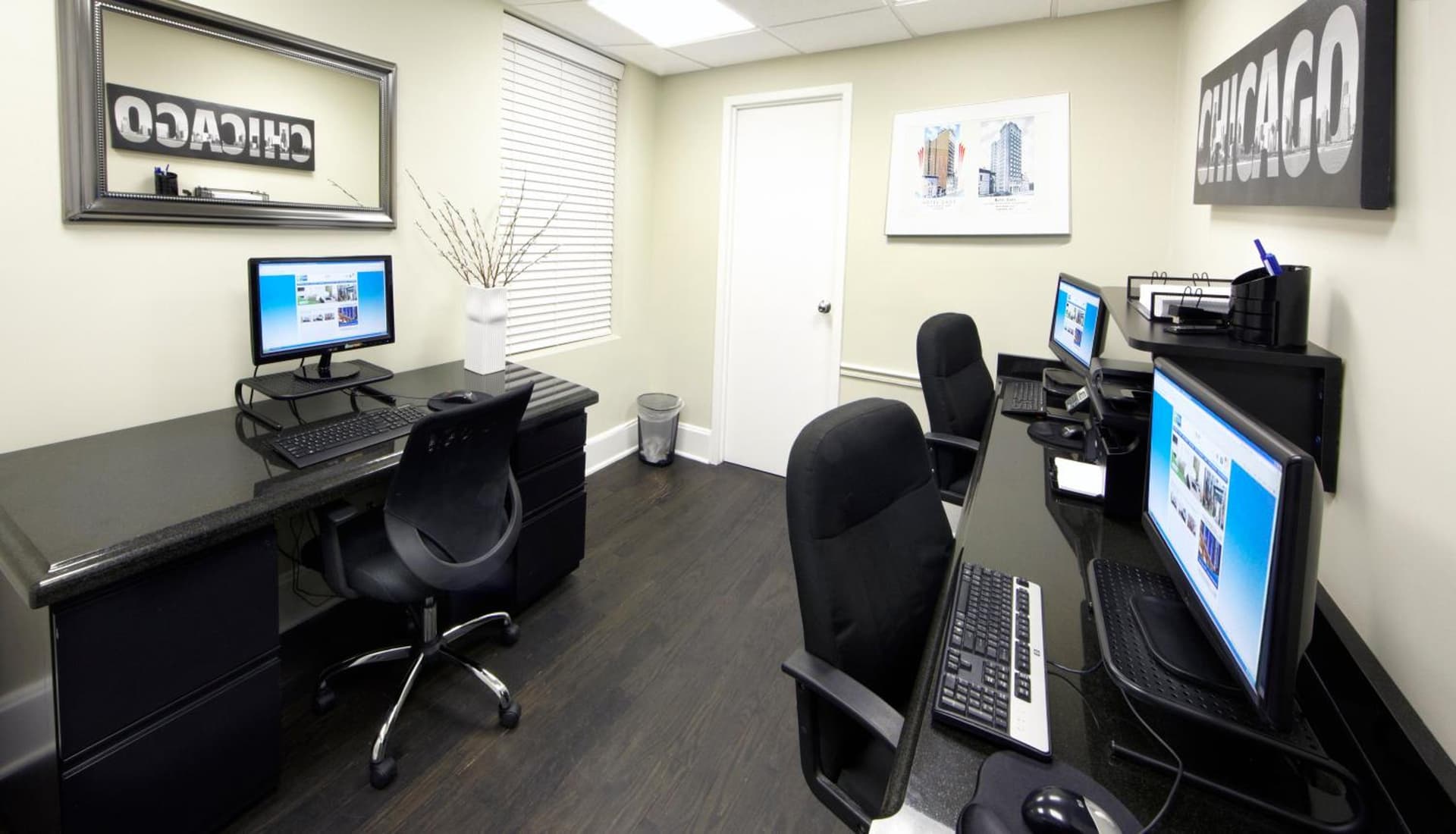 Hotel Cass, Holiday Inn Express (Chicago Magnificent Mile)