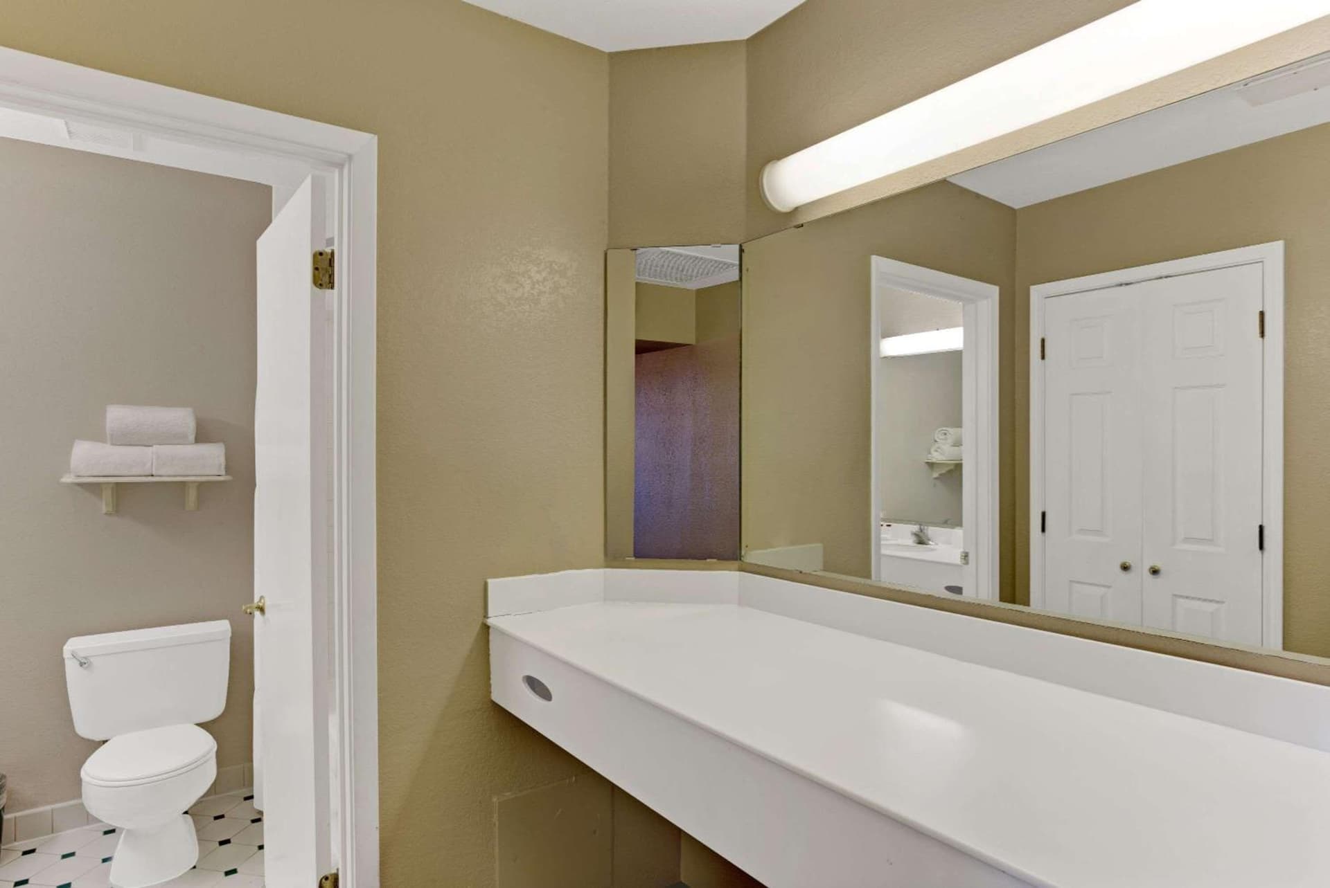 Days Inn by Wyndham Tucson City Center