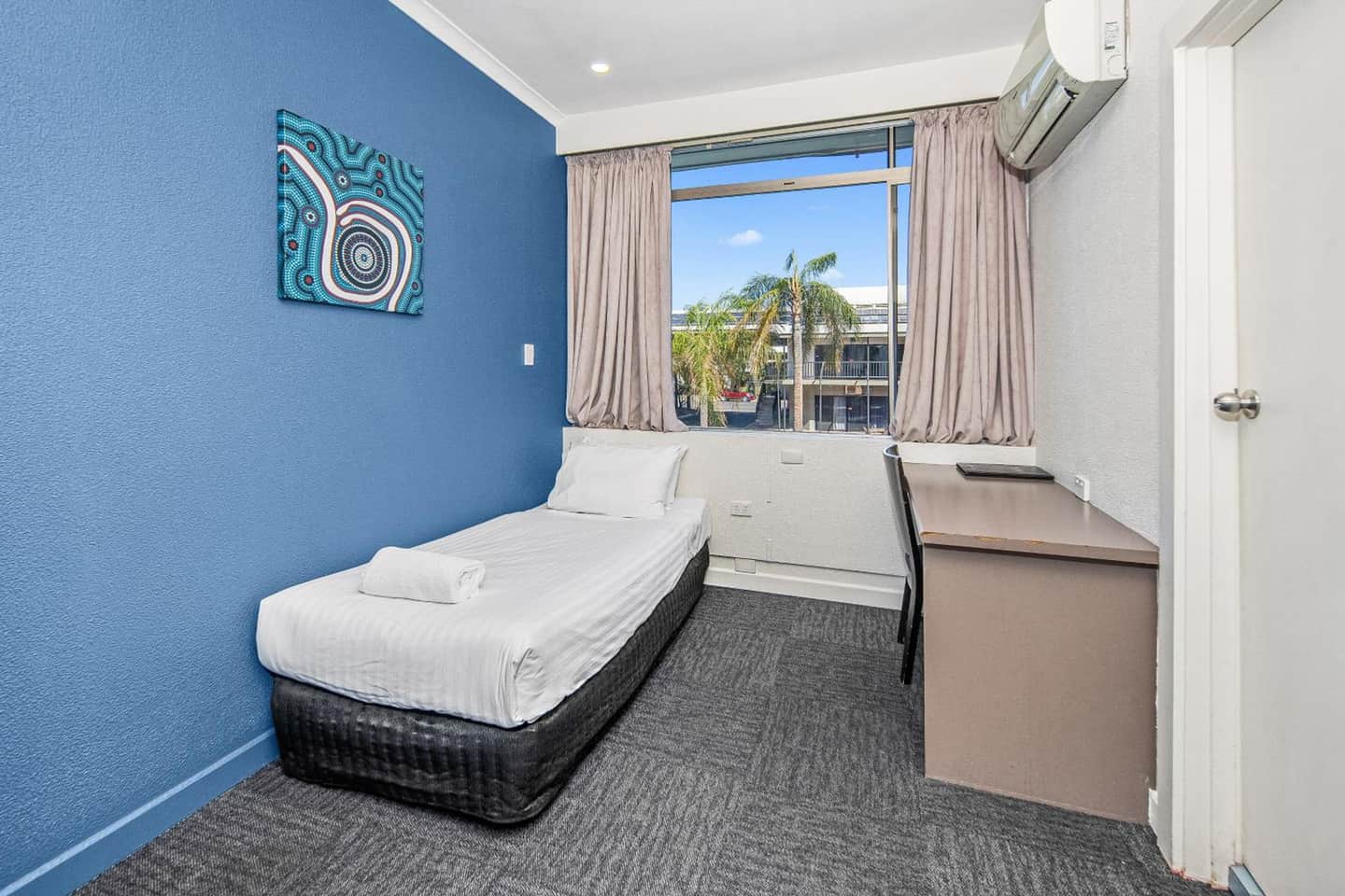 greet Hotel Alice Springs