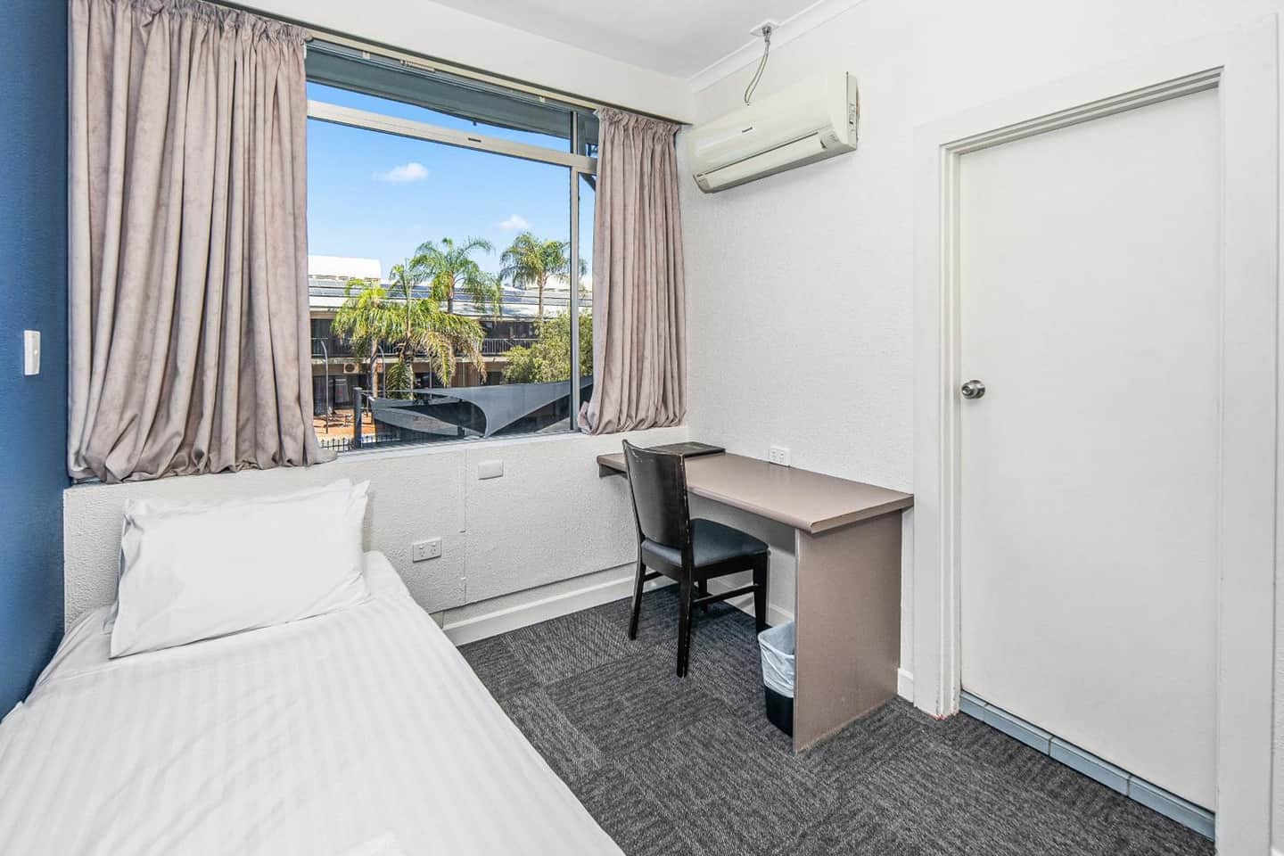 greet Hotel Alice Springs