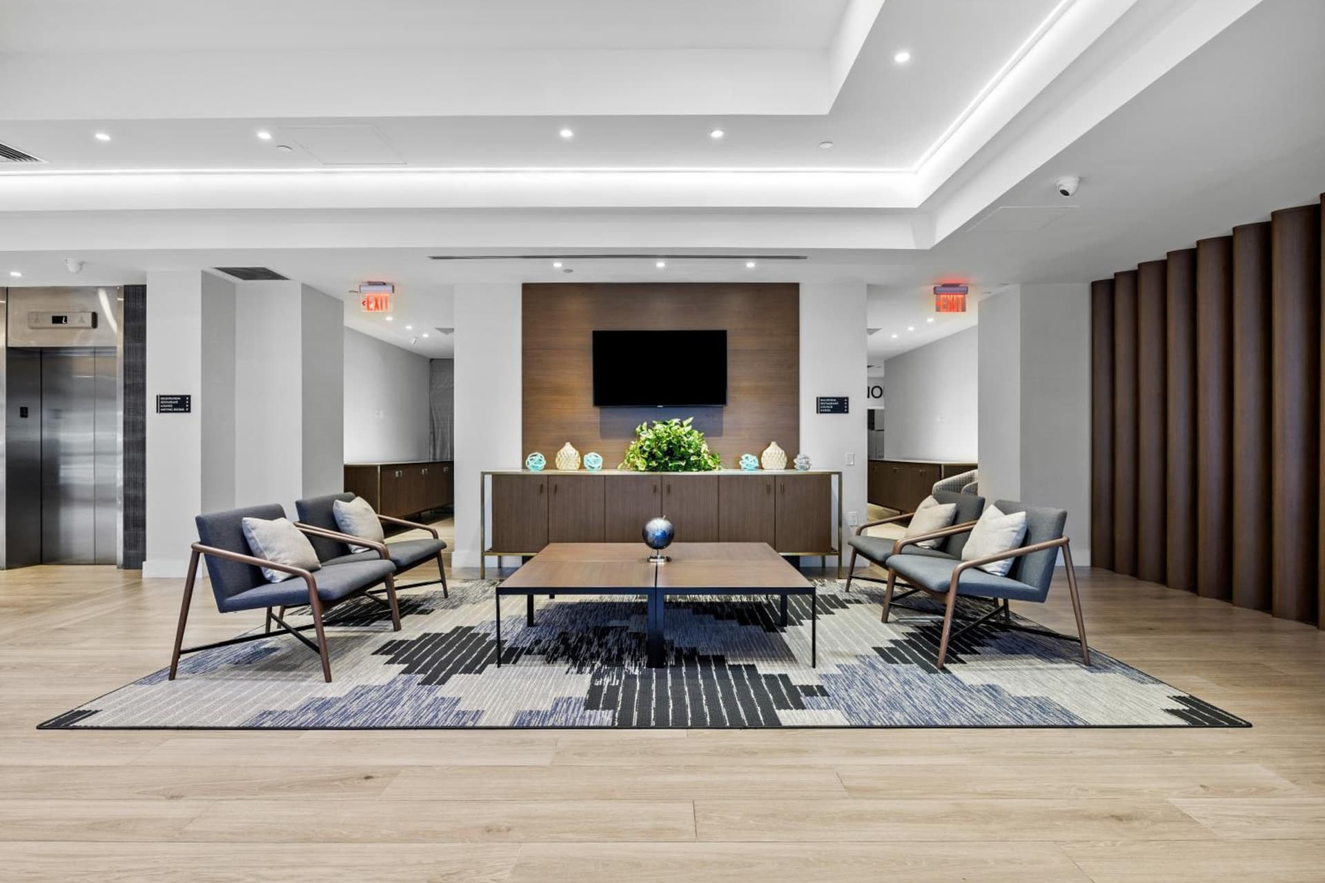 DoubleTree by Hilton New York JFK Airport