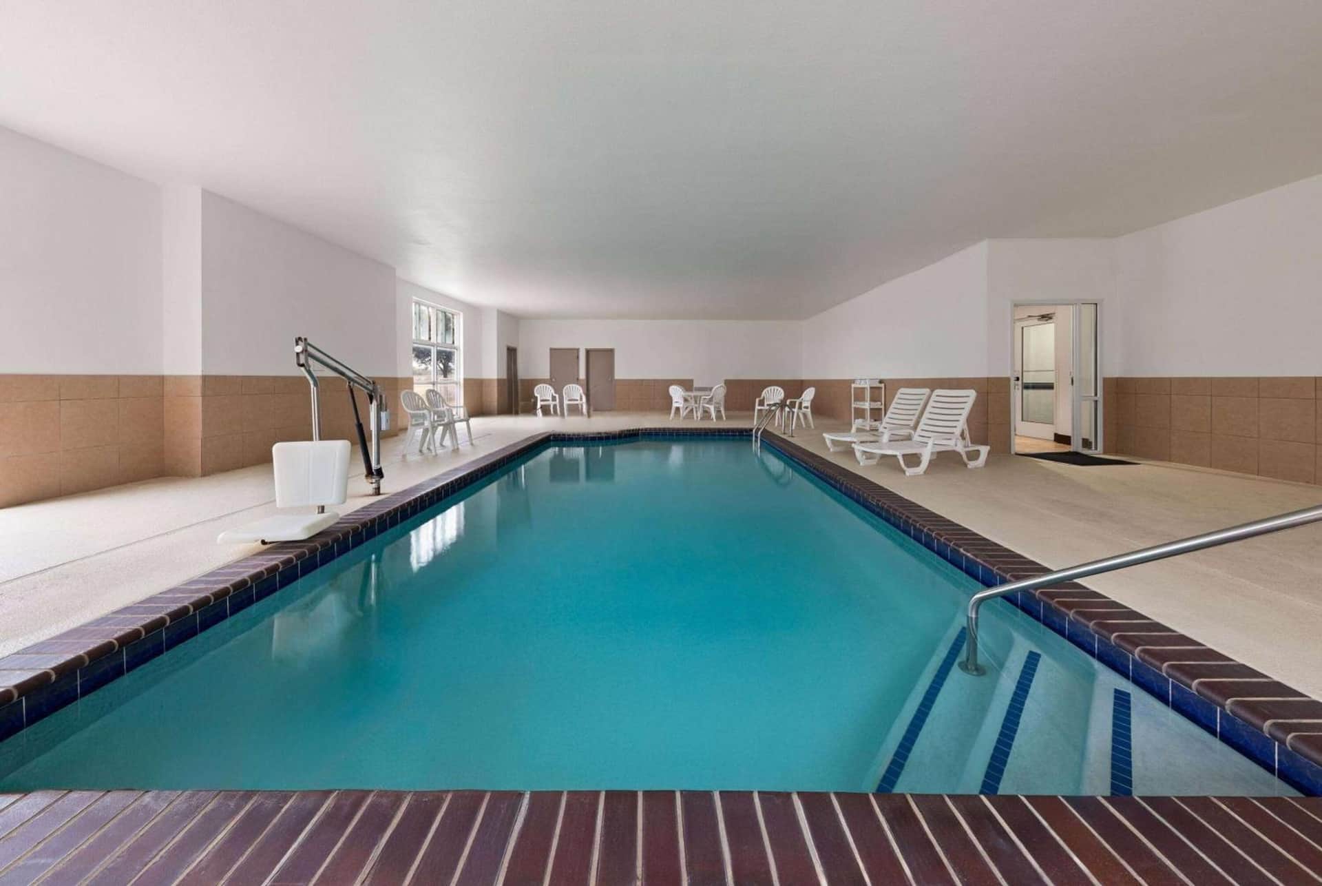 La Quinta Inn & Suites by Wyndham Ft. Worth - Forest Hill TX