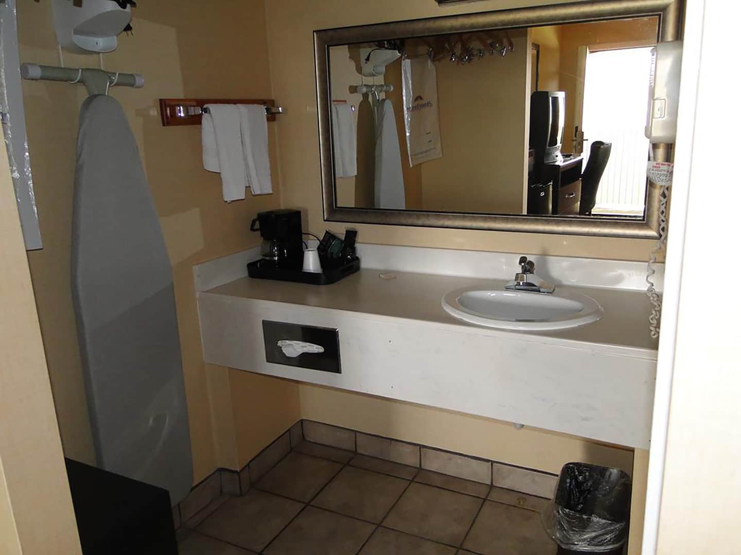 Howard Johnson Express Inn - Rocky Hill