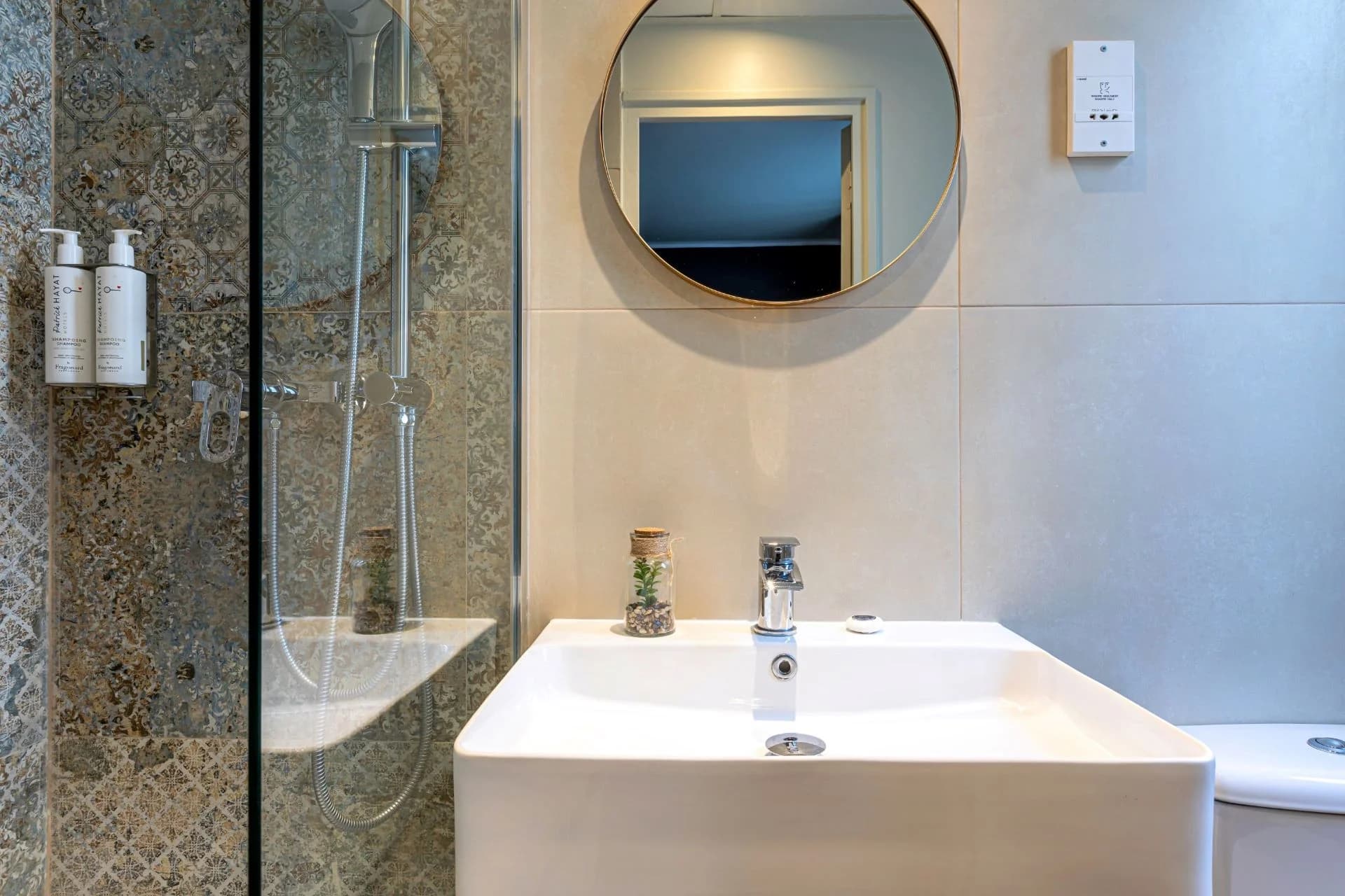 Hôtel Ariane Montparnasse by Patrick Hayat