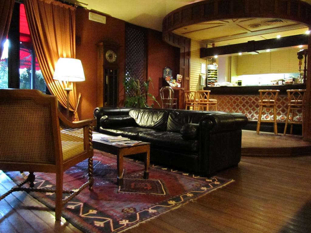 Colony Hotel