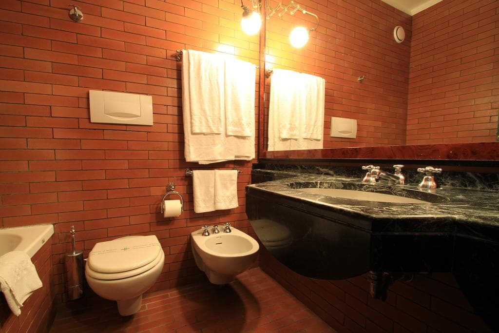 Colony Hotel