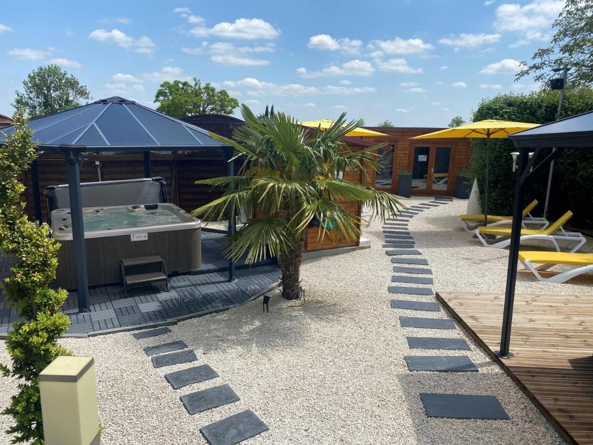 Logis Hostellerie du Centrotel et Institut Spa Bulles d’Allier
