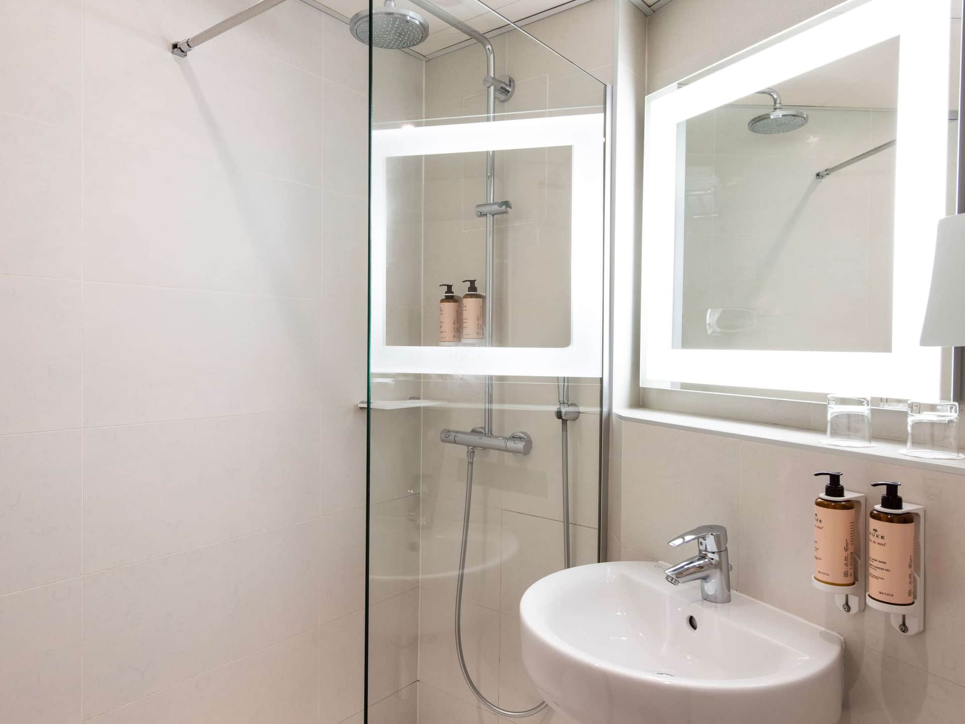 Mercure Paris Montparnasse Raspail Hotel